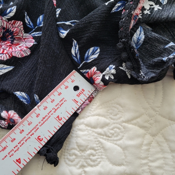 Sale 5/$20 Black Floral Flowy Boho Chic Shorts Medium EUC - Picture 5 of 7
